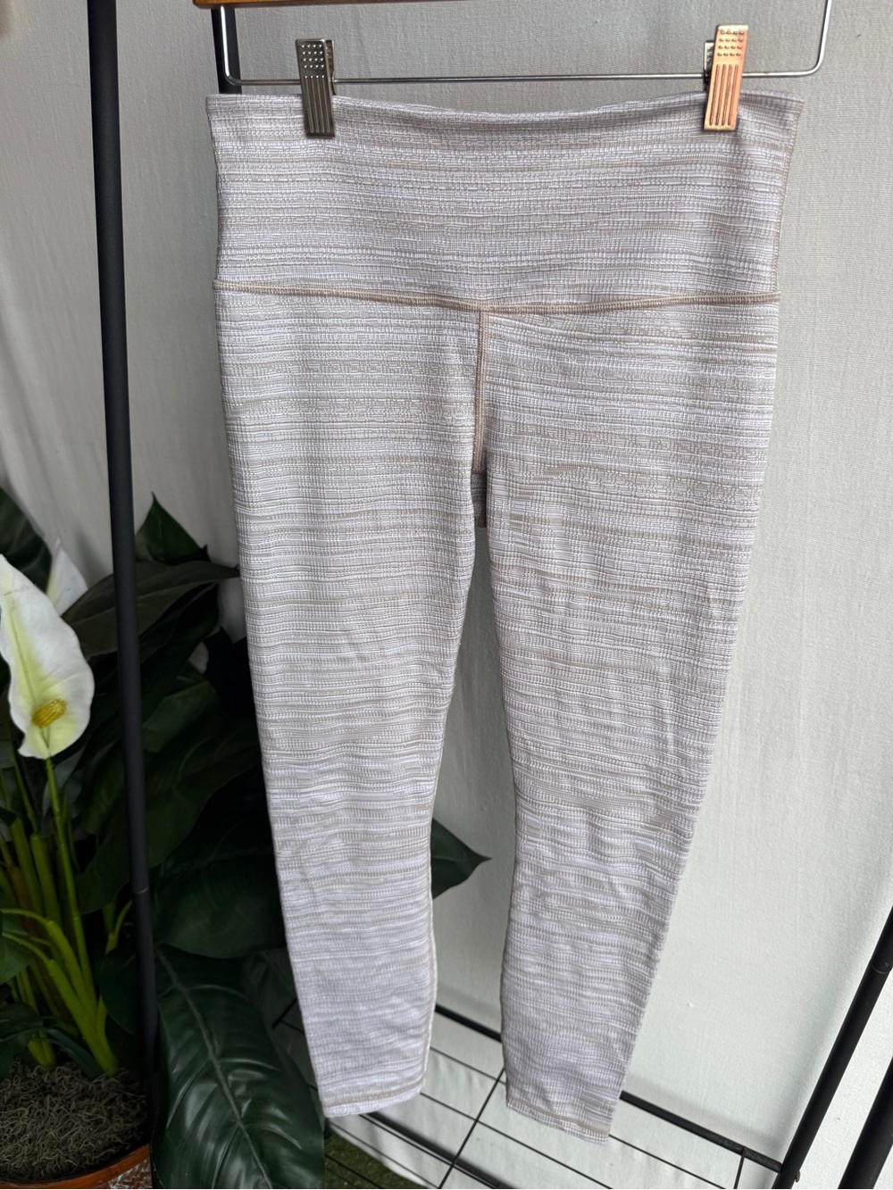 Athleta Cream Textured Fleece Lined Winter Leggings / Size S
